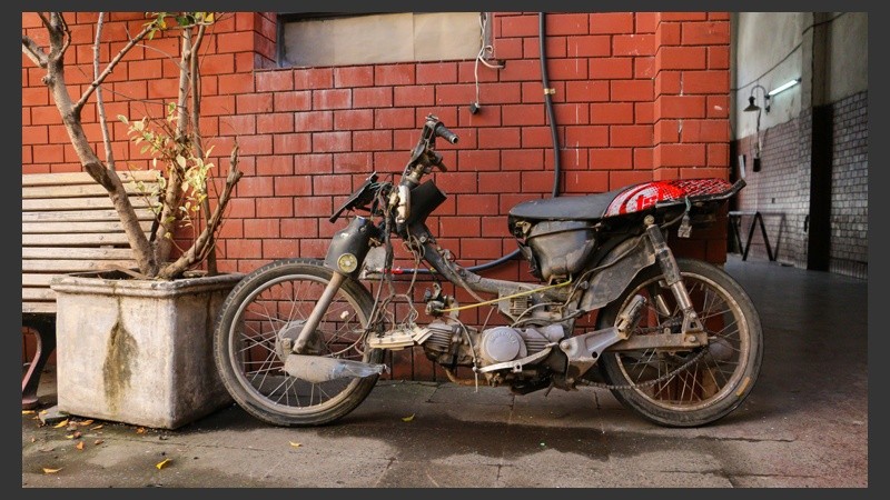 La moto que conducía la víctima en la comisaría 7ma.