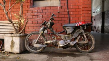 La moto que conducía la víctima en la comisaría 7ma.