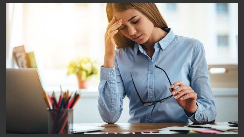 Uno de los síntomas más claros de que falta hierro en el organismo es que la persona se encuentra bastante cansada y con poca energía.