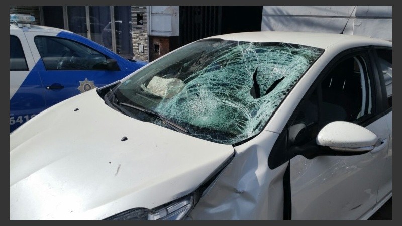El auto quedó alojado en la comisaría 7ª.