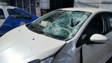 El auto quedó alojado en la comisaría 7ª.