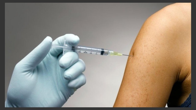 La vacuna contra la Hepatitis B está incluida en el Calendario Nacional de Inmunizaciones, y es gratuita y obligatoria.