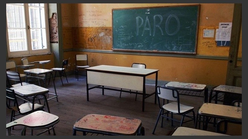 Los docentes quieren volver a discutir salarios.