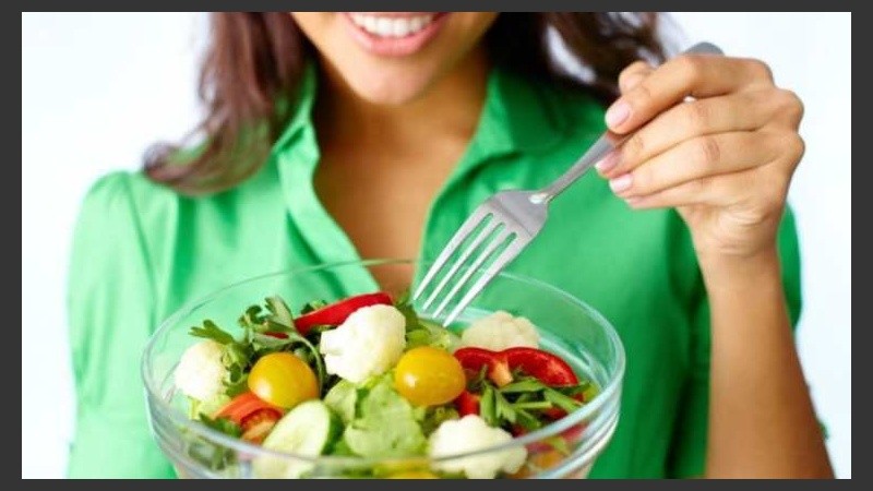 Los veganos encuentran su porción de calcio en las algas, los cereales integrales y las verduras de hojas verdes.