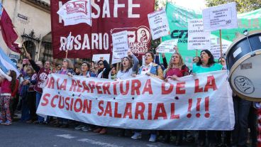 La marcha de los docentes a plaza San Martín fue muy numerosa.
