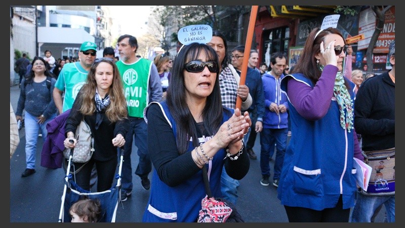 La marcha de los docentes a plaza San Martín fue muy numerosa.