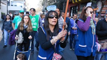 La marcha de los docentes a plaza San Martín fue muy numerosa.