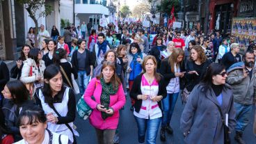 La marcha de los docentes a plaza San Martín fue muy numerosa.