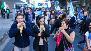La marcha de los docentes a plaza San Martín fue muy numerosa.