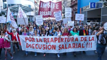La marcha de los docentes a plaza San Martín fue muy numerosa.