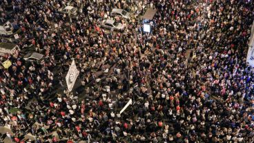 Una multitud marchó desde los Tribunales provinciales hasta Gobernación para pedir seguridad y justicia. (Alan Monzón/Rosario3.com)