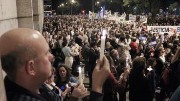 Una multitud marchó desde los Tribunales provinciales hasta Gobernación para pedir seguridad y justicia. (Alan Monzón/Rosario3.com)