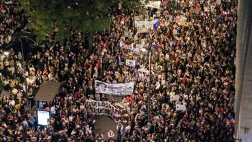 Una multitud marchó desde los Tribunales provinciales hasta Gobernación para pedir seguridad y justicia. (Alan Monzón/Rosario3.com)