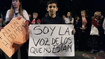Una multitud marchó desde los Tribunales provinciales hasta Gobernación para pedir seguridad y justicia. (Alan Monzón/Rosario3.com)