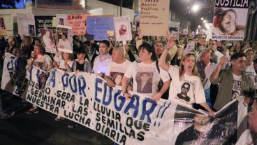 Una multitud marchó desde los Tribunales provinciales hasta Gobernación para pedir seguridad y justicia. (Alan Monzón/Rosario3.com)