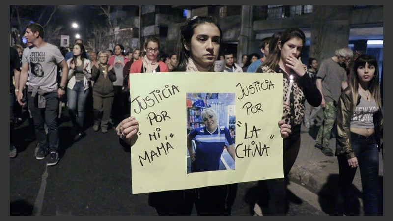 Una multitud marchó desde los Tribunales provinciales hasta Gobernación para pedir seguridad y justicia. (Alan Monzón/Rosario3.com)
