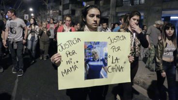 Una multitud marchó desde los Tribunales provinciales hasta Gobernación para pedir seguridad y justicia. (Alan Monzón/Rosario3.com)