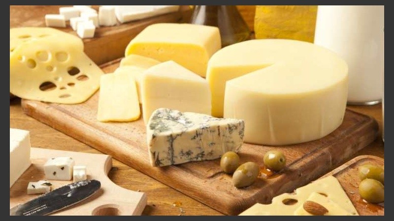 Lavarse los dientes 2 veces al día sigue siendo la tarea más importante para cuidar los dientes.