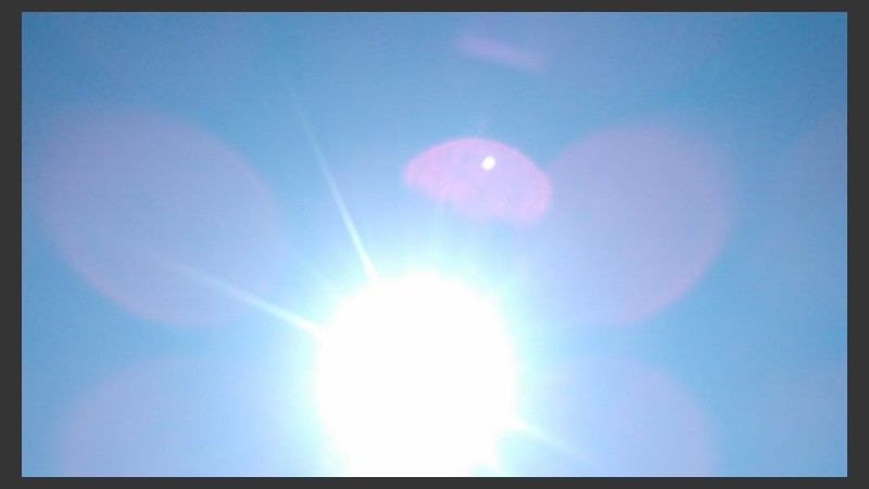 Cielo celeste con algunas nubes este 30 de agosto. 