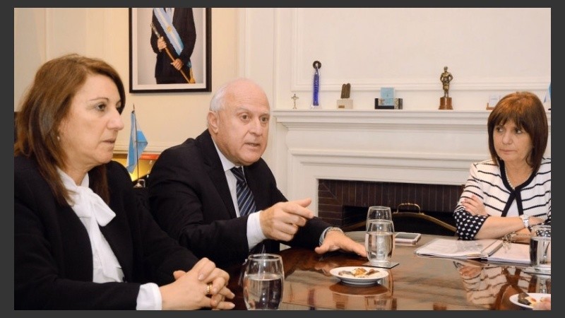Fein junto a Lifschitz en la cumbre que encabezó Bullrich.