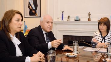 Fein junto a Lifschitz en la cumbre que encabezó Bullrich.