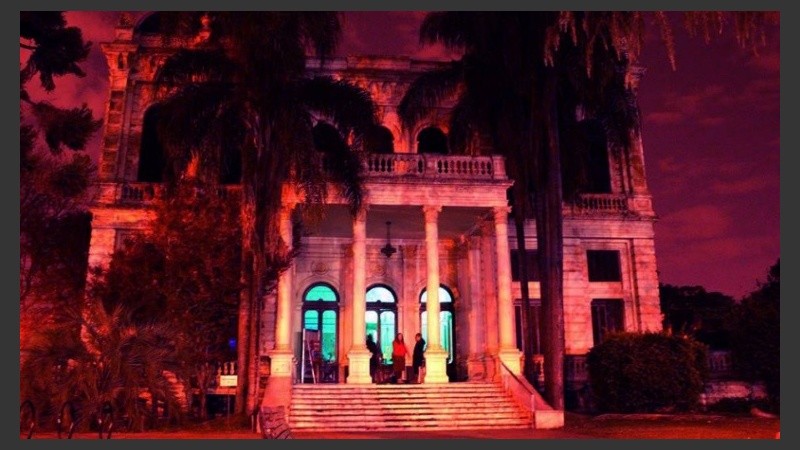 Personajes de época guiarán a la luz de las velas a los visitantes por las distintas habitaciones.