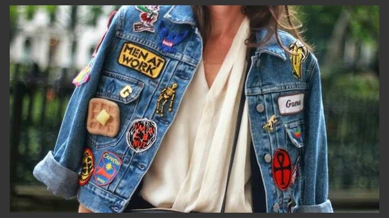 Esta temporada los parches invaden prendas y accesorios.