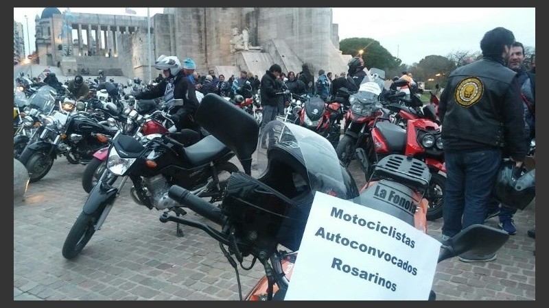 Movilización de Motociclistas Autoconvocados hasta la puerta del Concejo.