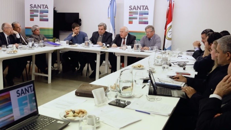 Lifschitz encabezó la reunión con otros sectores del Estado.