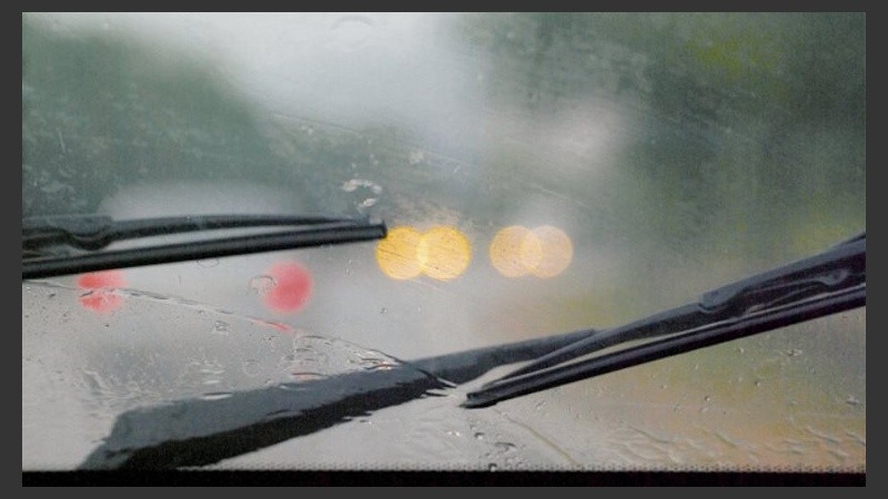 De acá para allá arrastrando gotas frías. 