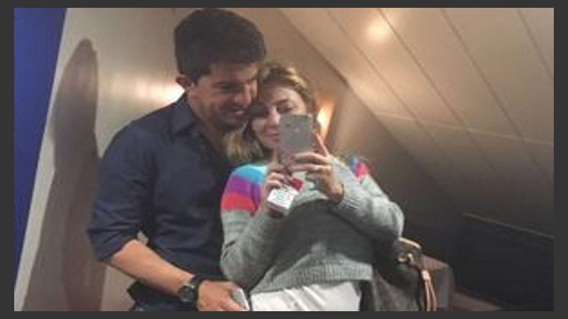 Paula junto a la pareja de Granata. 