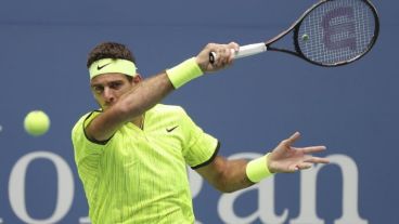 La Torre pega. Su derecha sigue bien pero apareció una molestia en el hombro.