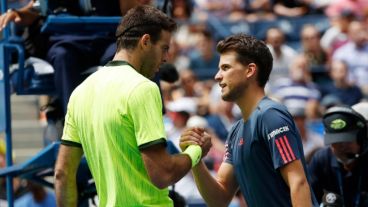 Saludo final. Delpo se sacó de encima un rival de fuste.