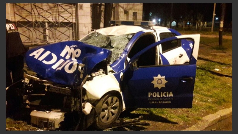 Así quedó el patrullero. 