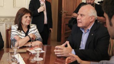 Bullrich cuestionó a Lifschitz antes de cerrar el acuerdo entre provincia y Nación.