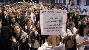 Una multitud en las calles.. (Alan Monzón/Rosario3.com)