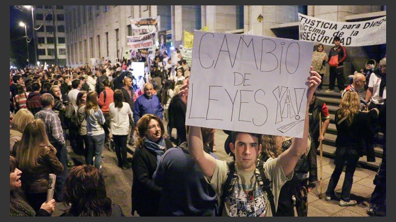 Nueva marcha en pedido de seguridad y justicia en la ciudad. (Alan Monzón/Rosario3.com)