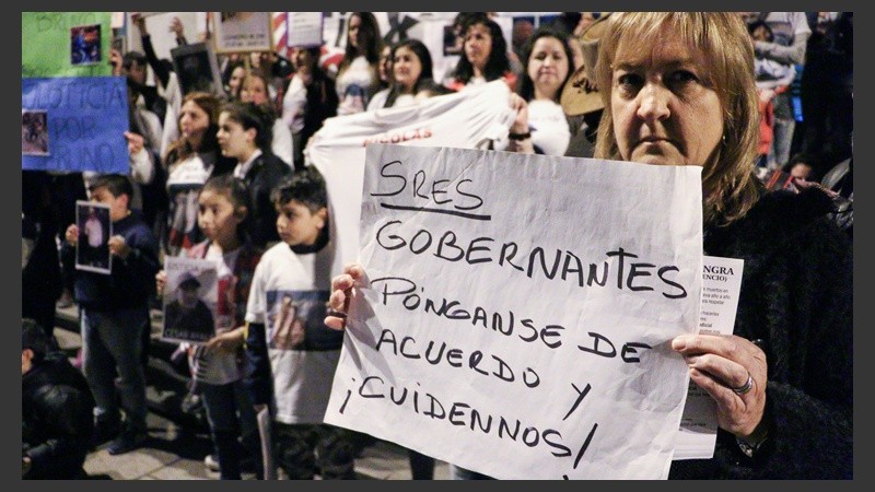 La gente pidió respuestas concretas. (Alan Monzón/Rosario3.com)