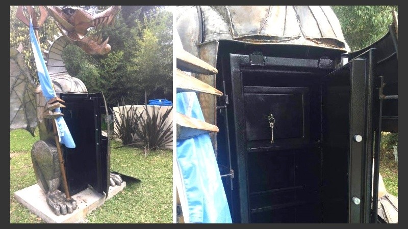 La estatua metálica mide unos tres metros de altura.