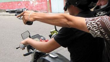 En los homicidios en moto suelen participar dos personas.