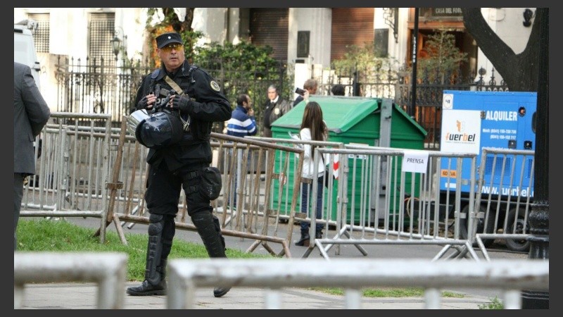 A las 11 la Multisectorial contra el Tarifazo planeaba un ruidazo frente al edificio. 