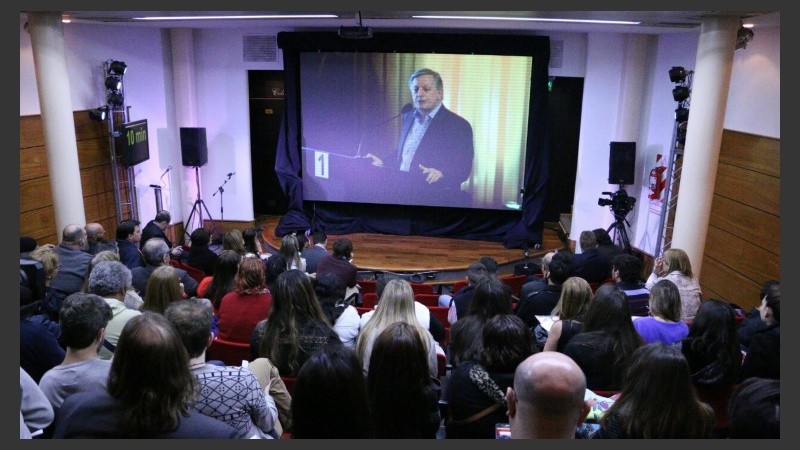 Desde Buenos Aires y a través de videoconferencia Aranguren inició la audicencia. 