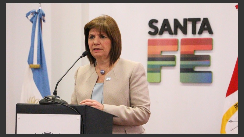 La ministra Bullrich durante la conferencia en Rosario.