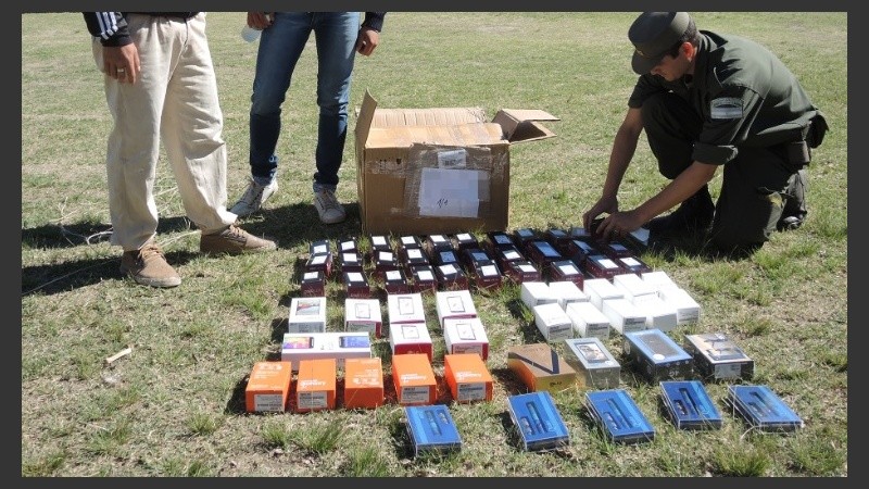 Personal de la fuerza de la Sección Puerto Velaz clasificó lo incautado.