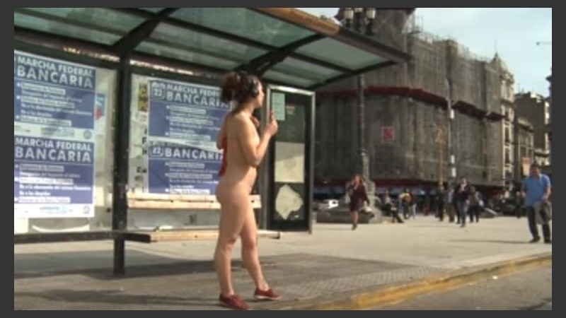 Una de las mujeres que caminó desnuda por Buenos Aires. 