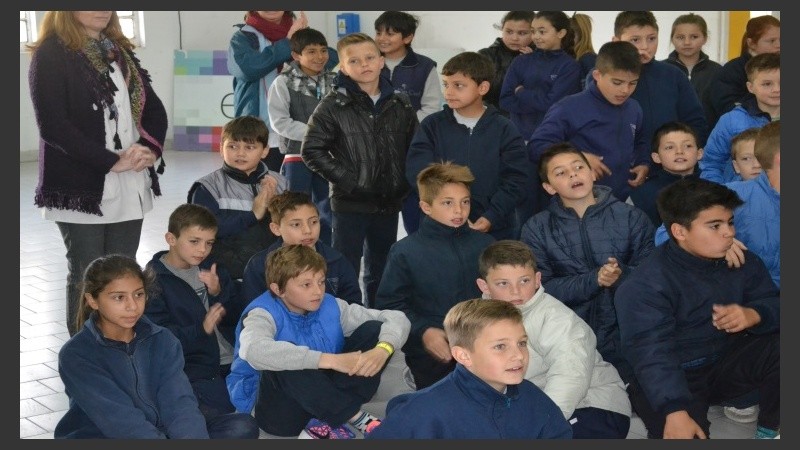 Los chicos de Carlos Pellegrini disfrutan de Cultura Más Vos.