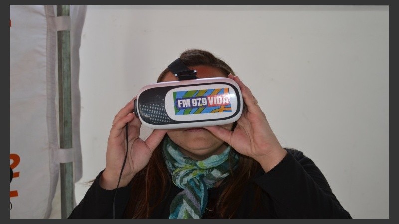 Chicos y grandes disfrutaron de los juegos de realidad virtual.