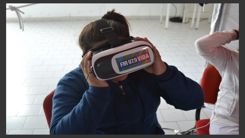 Chicos y grandes disfrutaron de los juegos de realidad virtual.