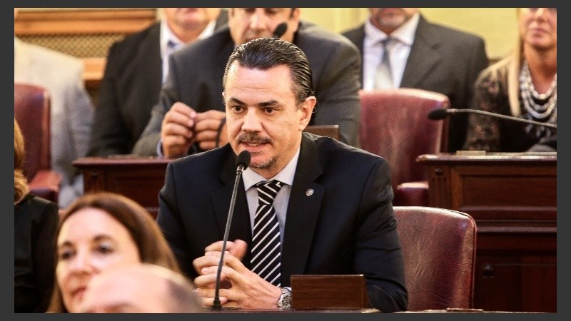 El ex ministro de Gobierno salió a cruzar a Lilita.