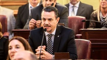 El ex ministro de Gobierno salió a cruzar a Lilita.